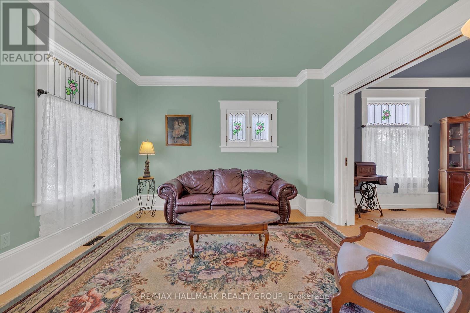 215 Thomas Street Property Photo 7