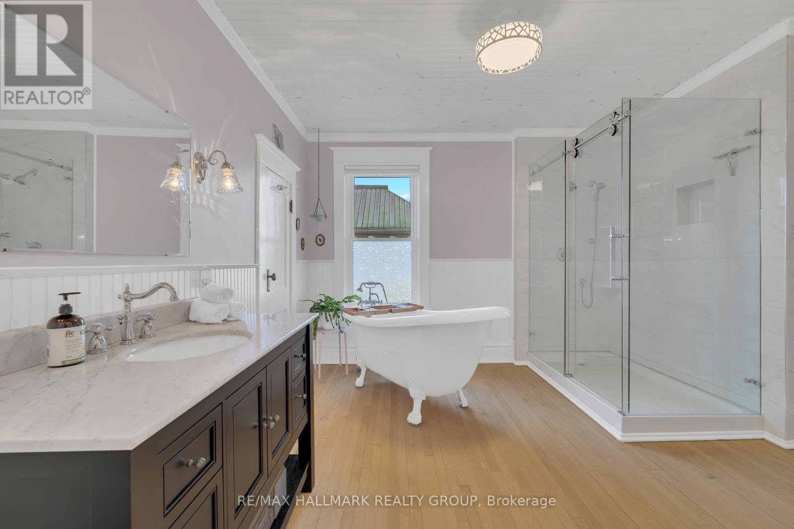 215 Thomas Street Property Photo 36