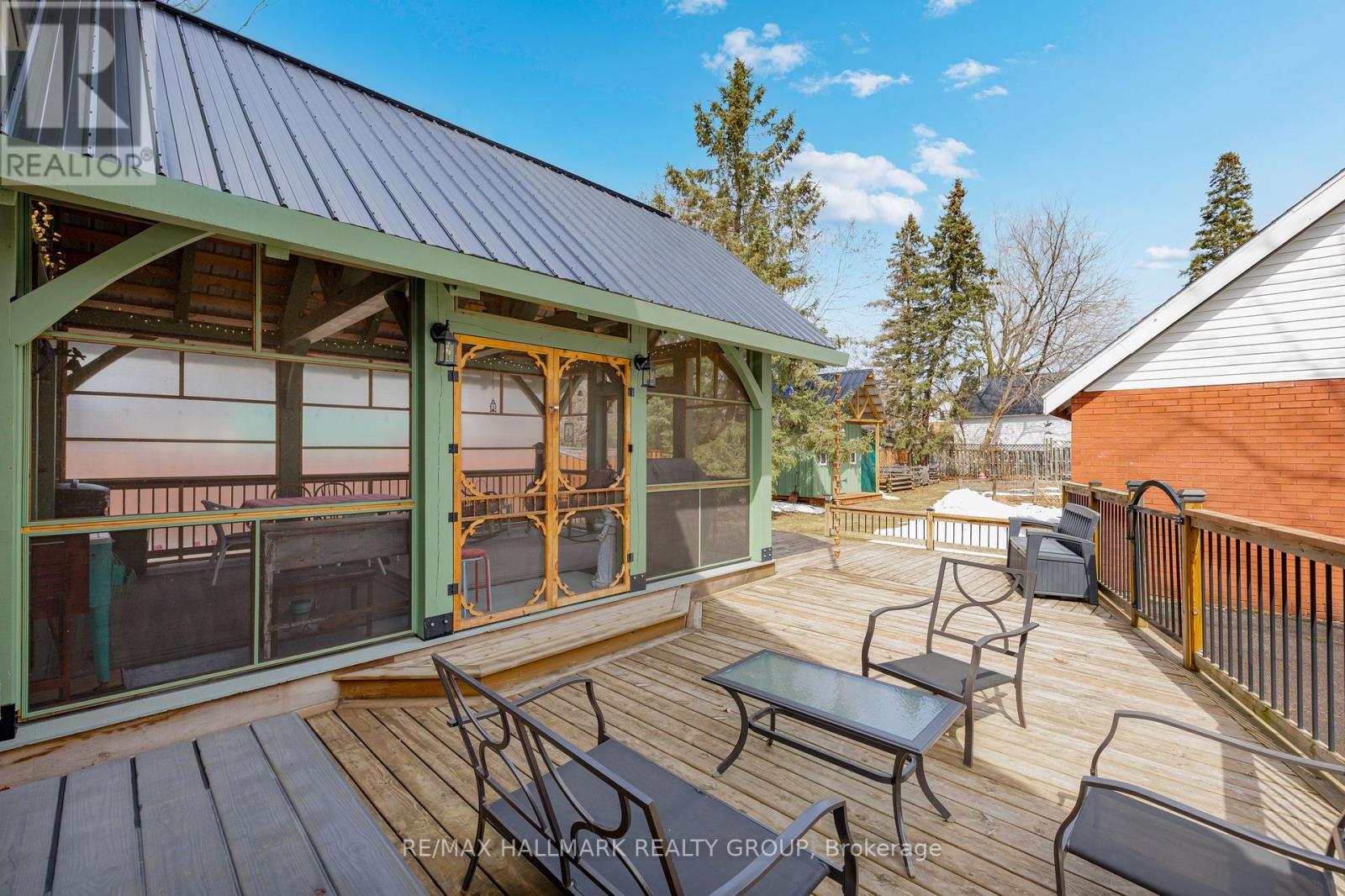 215 Thomas Street Property Photo 46