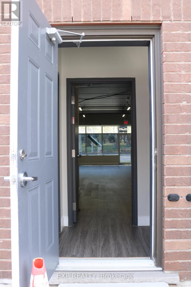 128 King Street W Property Photo 3
