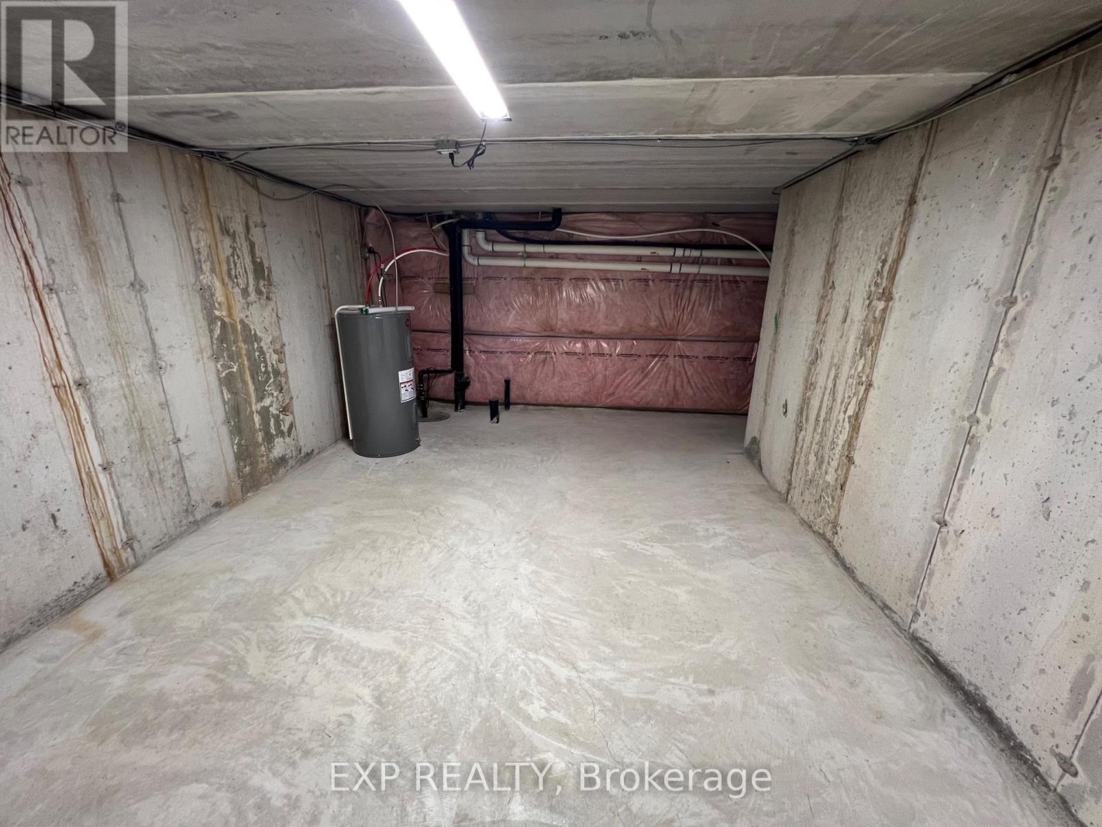128 King Street W Property Photo 12