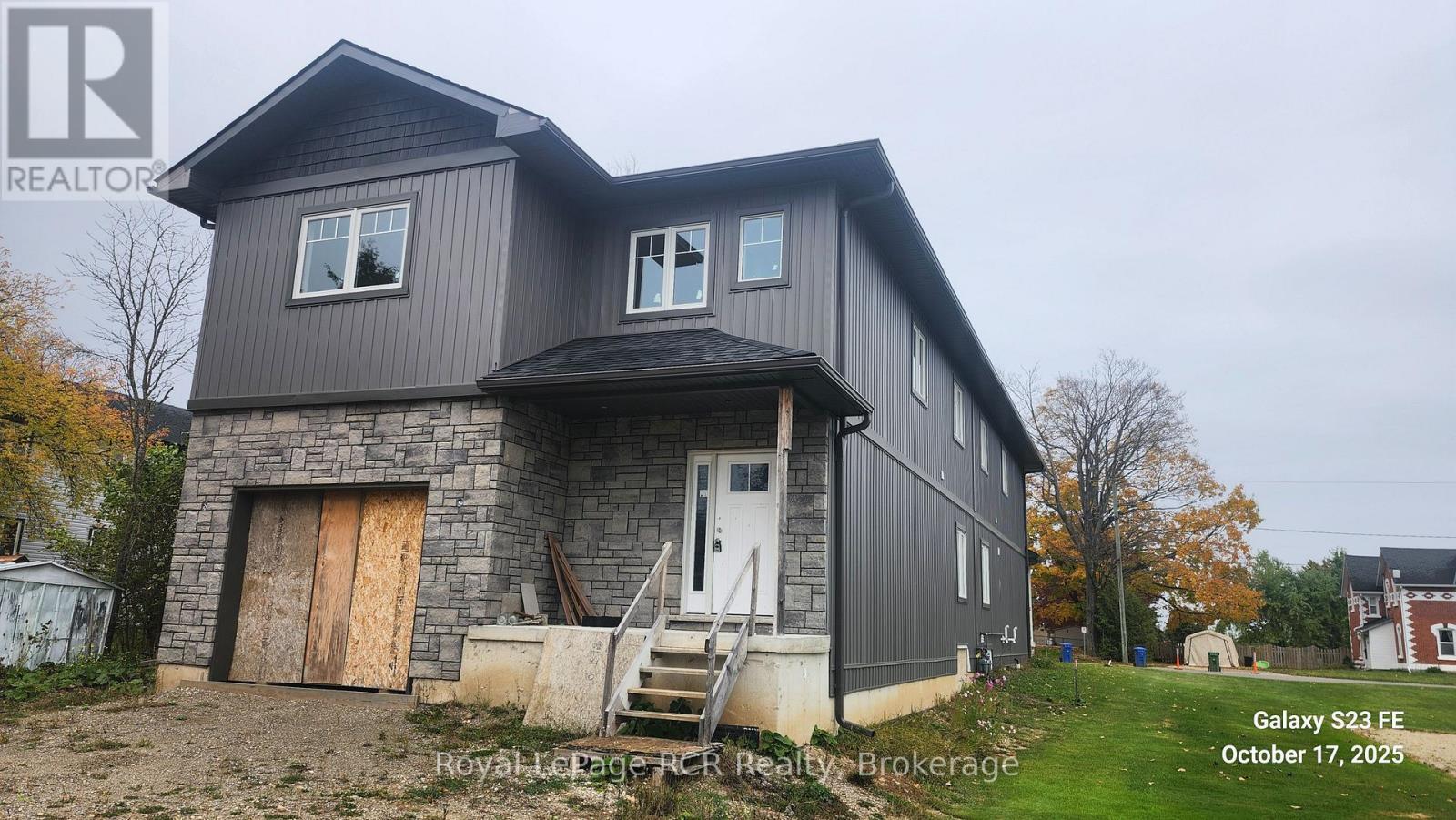 140 Gold Street W Property Photo 1