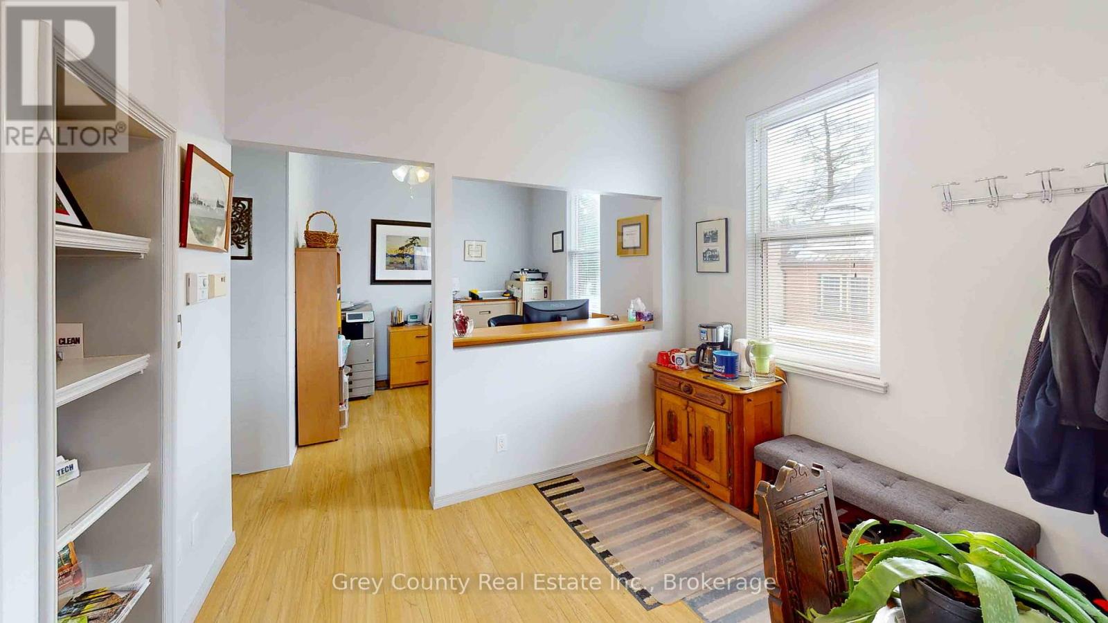A - 39 Main Street E Property Photo 2
