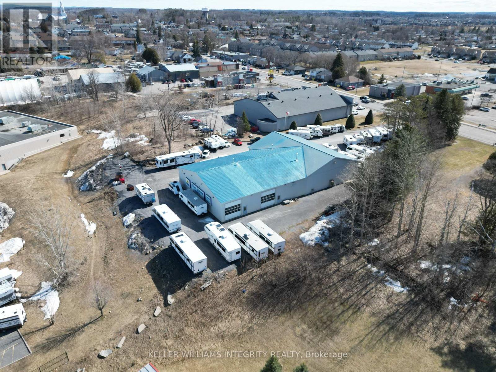 2724 Laurier Street Property Photo 15