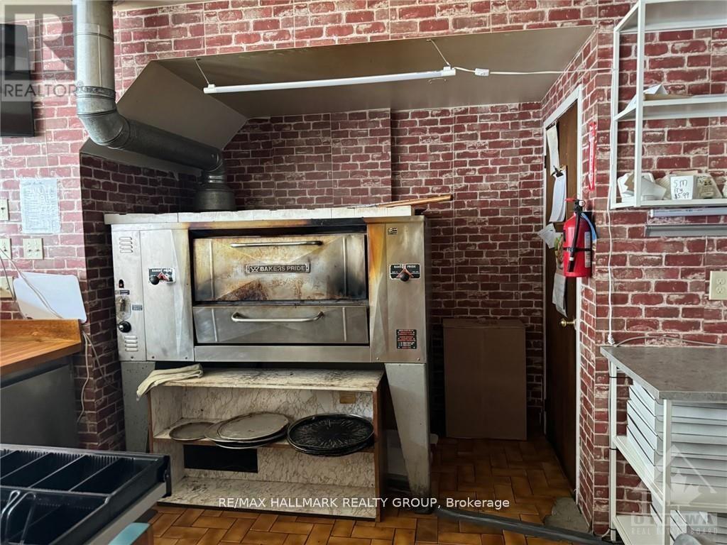 23 Gore Street E Property Photo 9