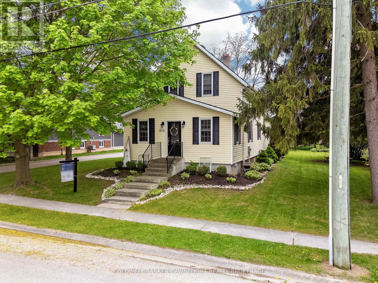 103 Richmond Street S Property Photo 1