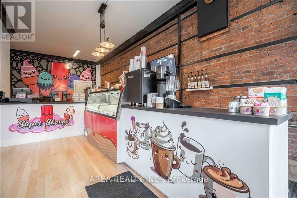 462-464 King Street W Property Photo 3