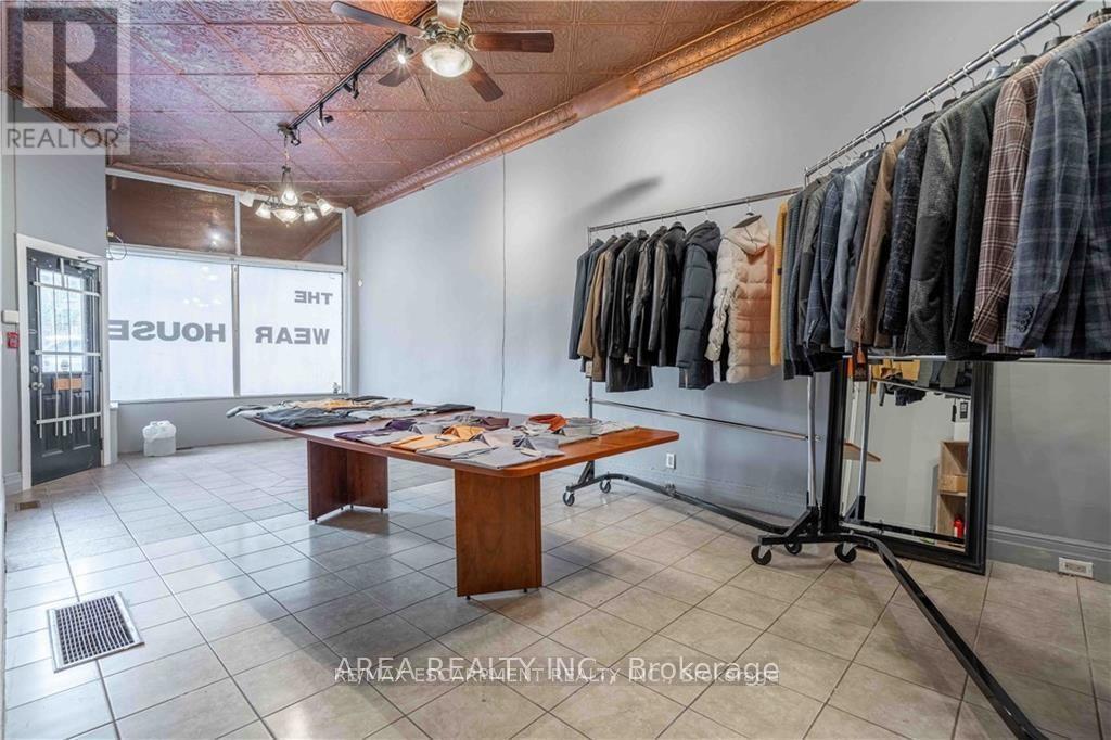 462-464 King Street W Property Photo 8