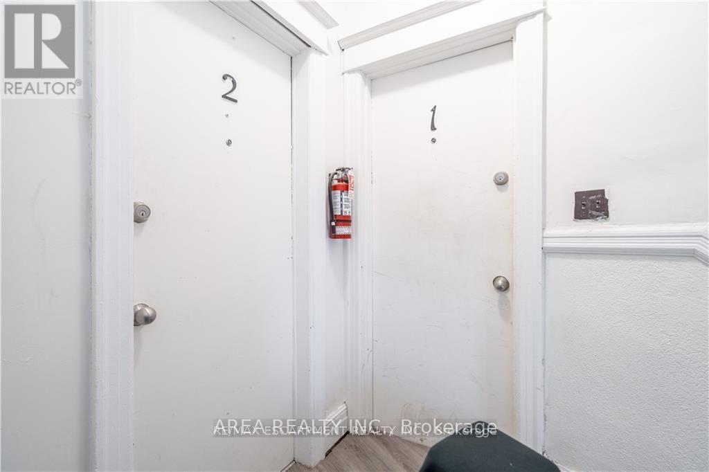 462-464 King Street W Property Photo 12