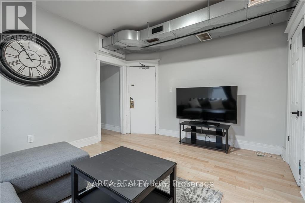 462-464 King Street W Property Photo 13