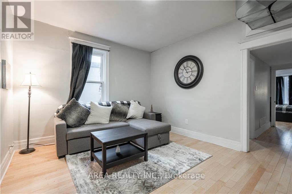 462-464 King Street W Property Photo 14