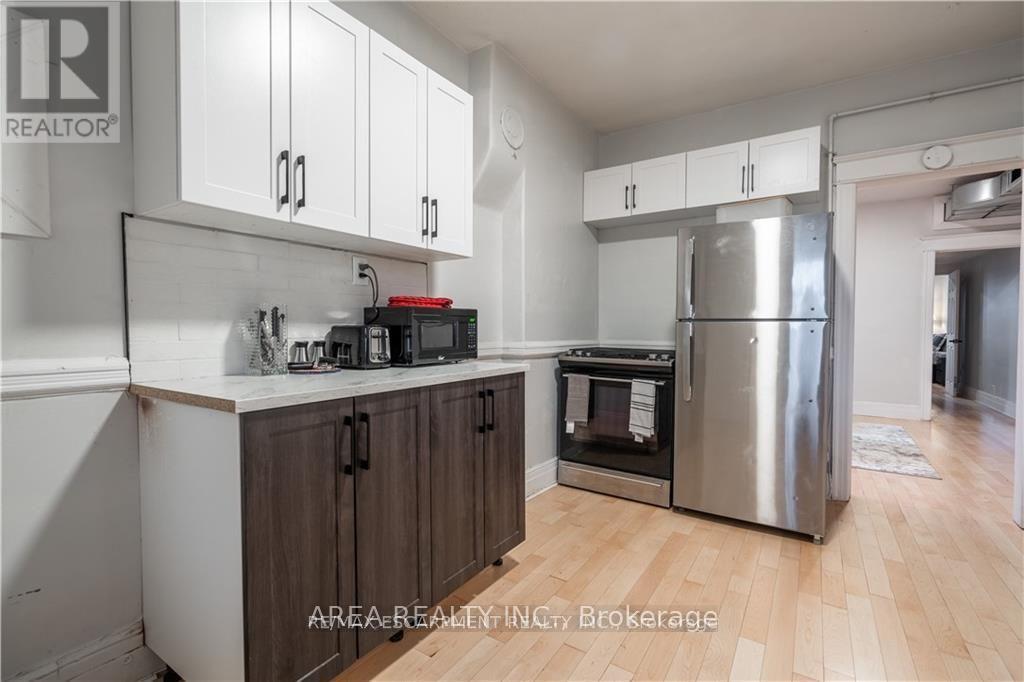 462-464 King Street W Property Photo 15