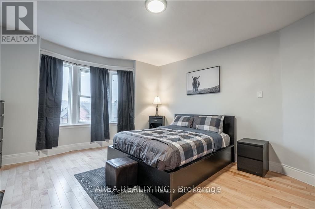 462-464 King Street W Property Photo 17