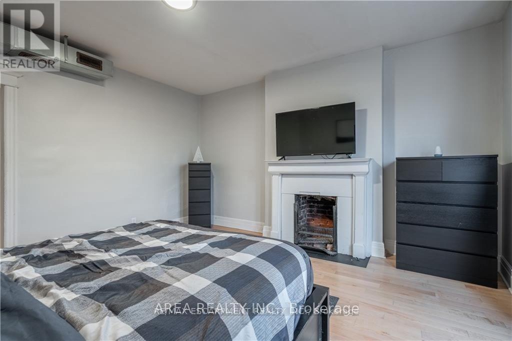 462-464 King Street W Property Photo 18