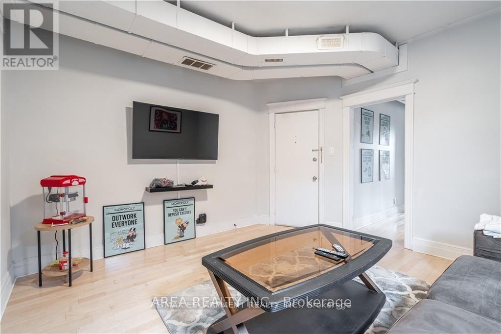 462-464 King Street W Property Photo 22