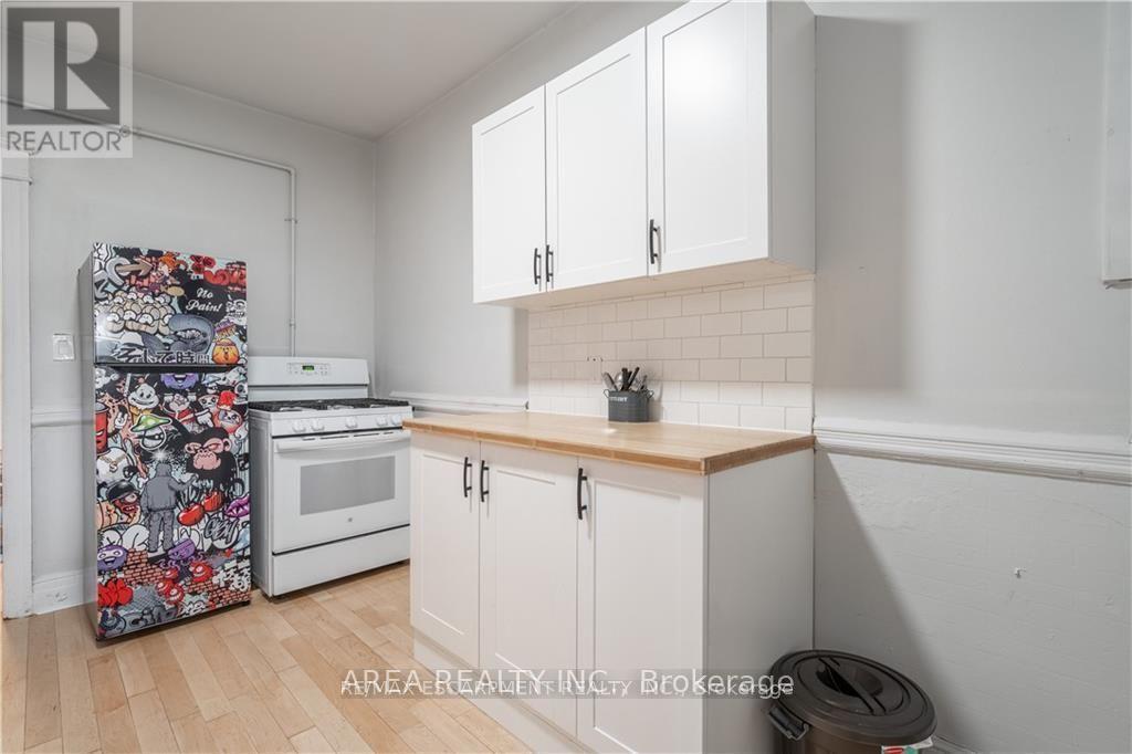 462-464 King Street W Property Photo 23