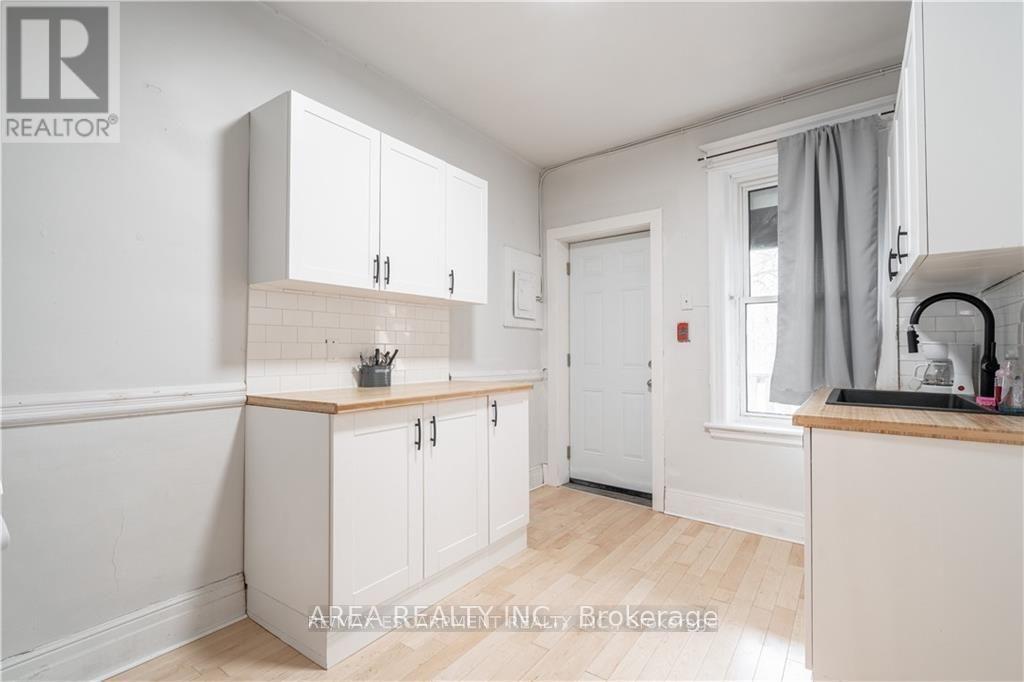 462-464 King Street W Property Photo 24