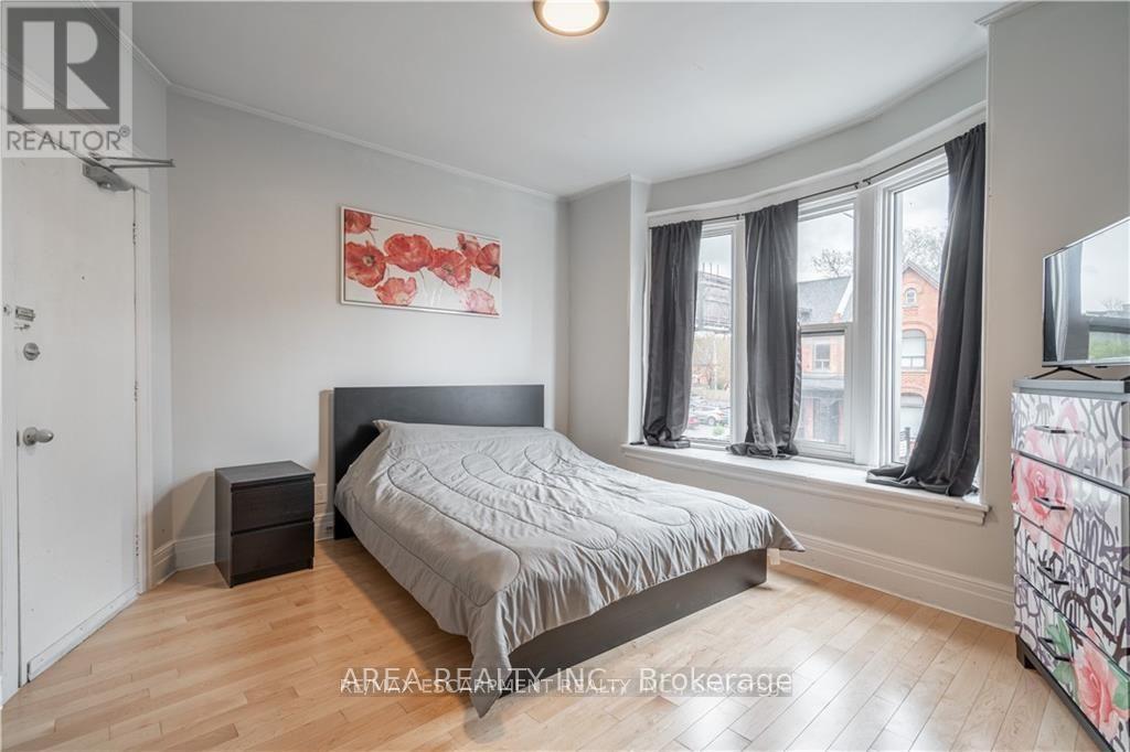 462-464 King Street W Property Photo 25