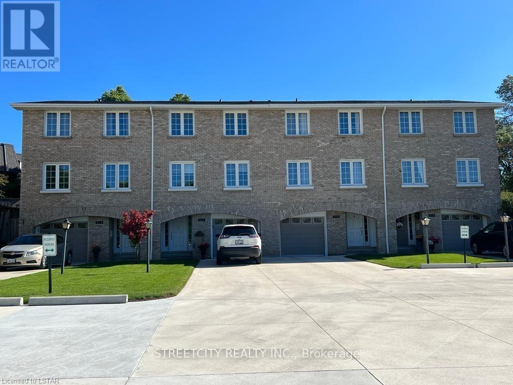 202 Homestead Crescent Property Photo 1