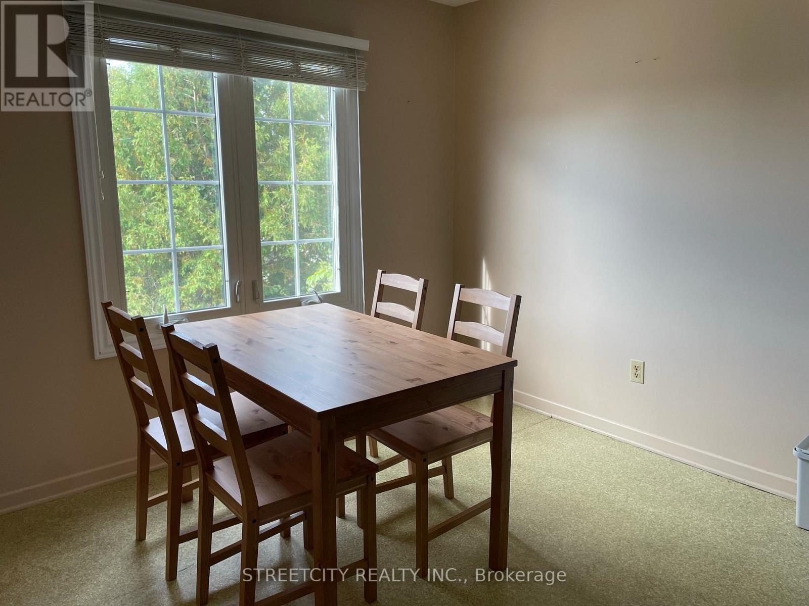 202 Homestead Crescent Property Photo 7