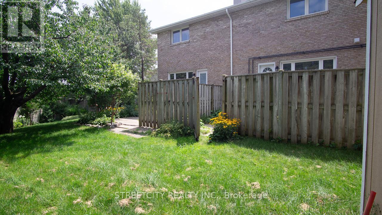 202 Homestead Crescent Property Photo 16