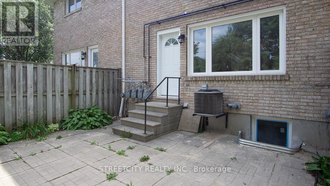 202 Homestead Crescent Property Photo 17