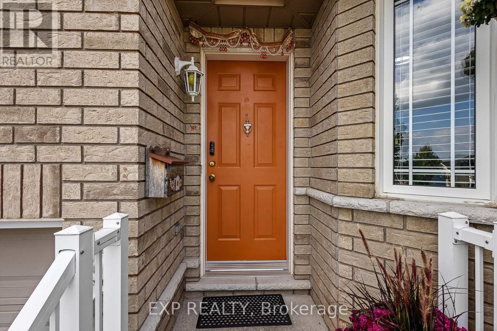 614 Clancy Crescent Property Photo 6