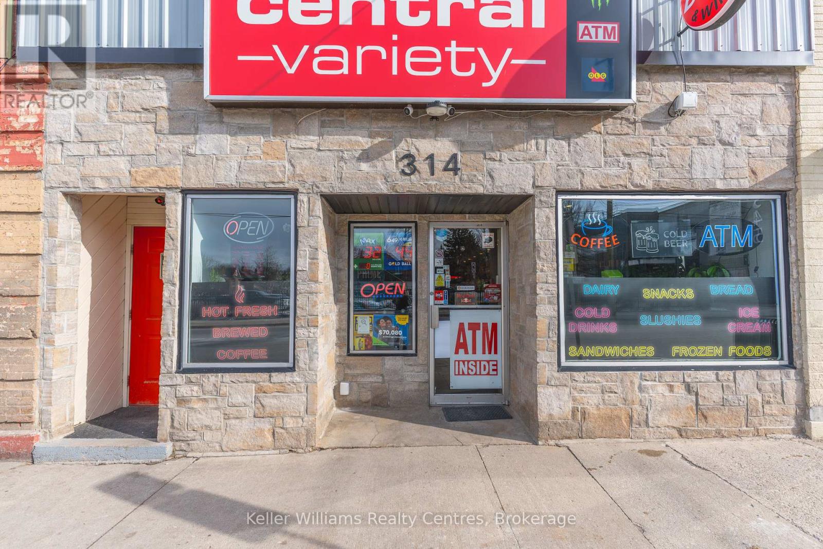 314 8th Street E Property Photo 4