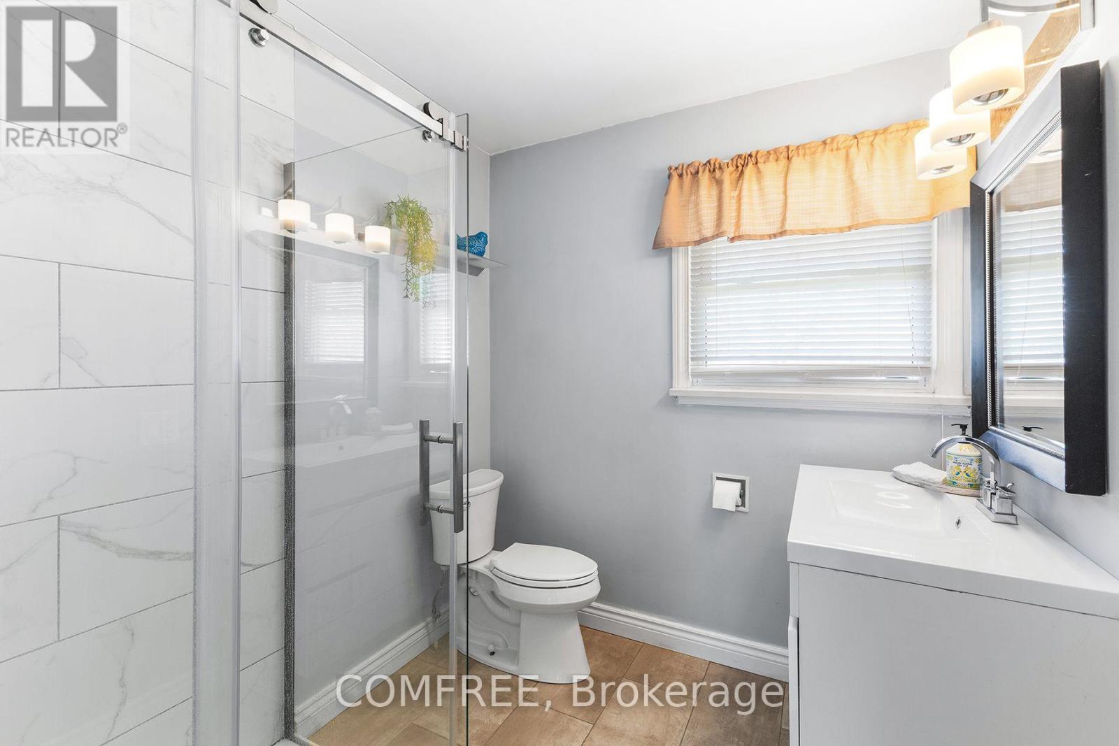 664 Geneva Street Property Photo 16