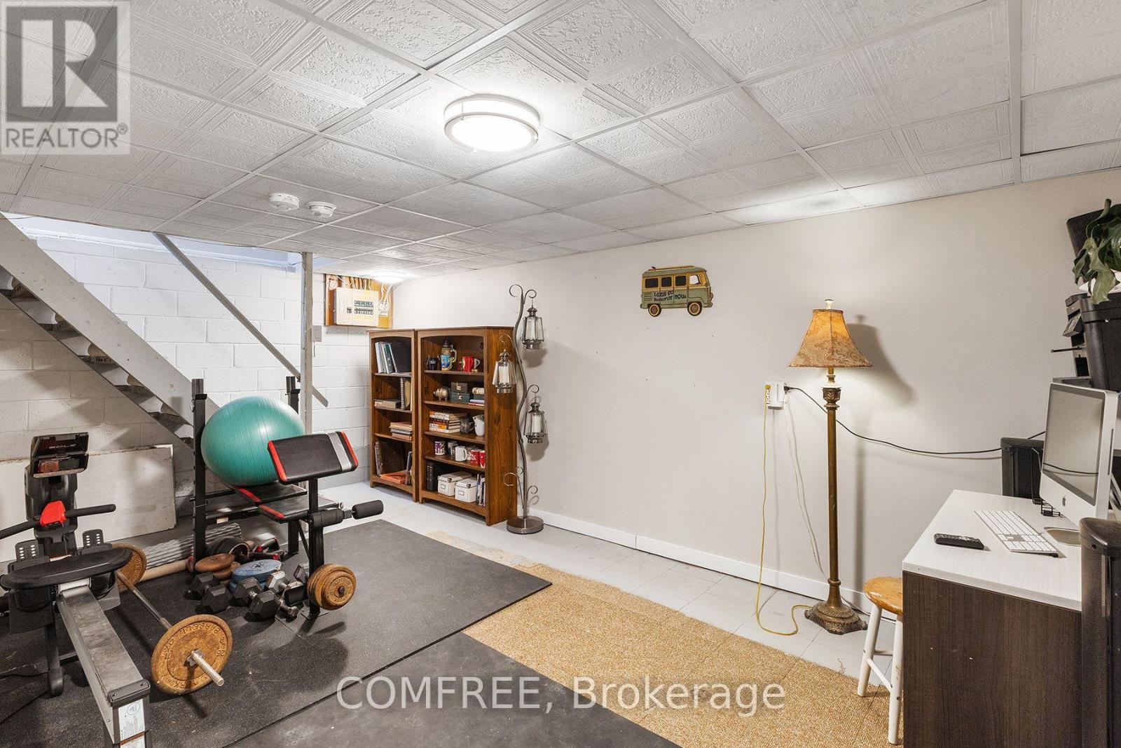 664 Geneva Street Property Photo 21