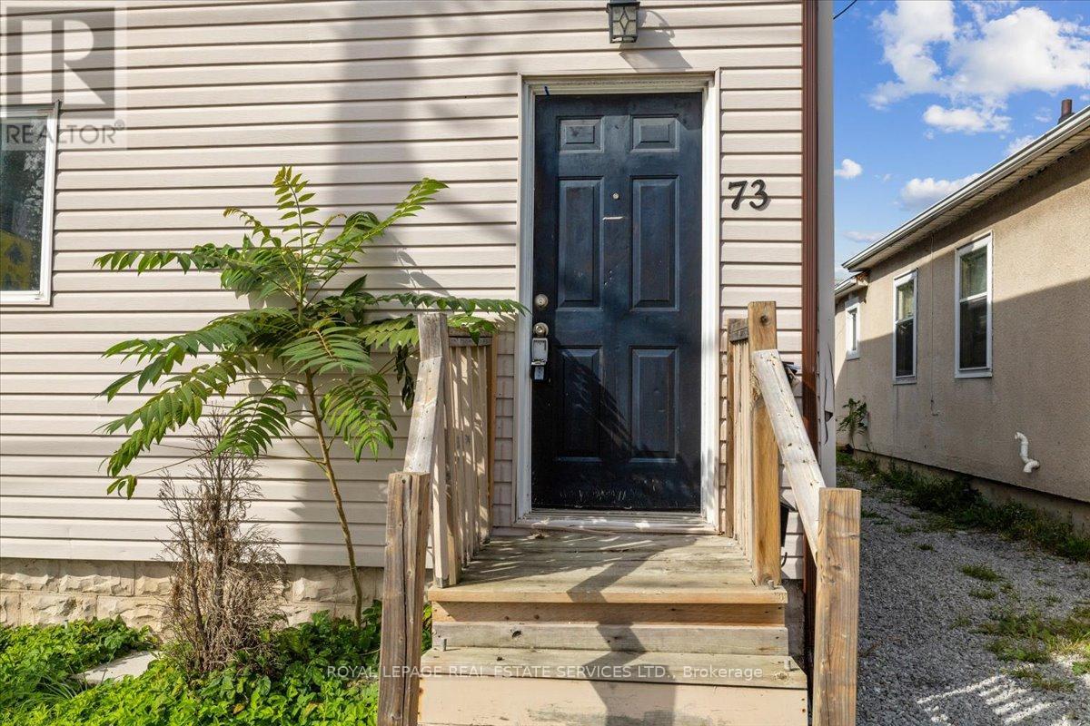 73 Vine Street S Property Photo 3