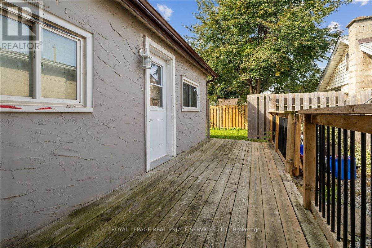 73 Vine Street S Property Photo 5