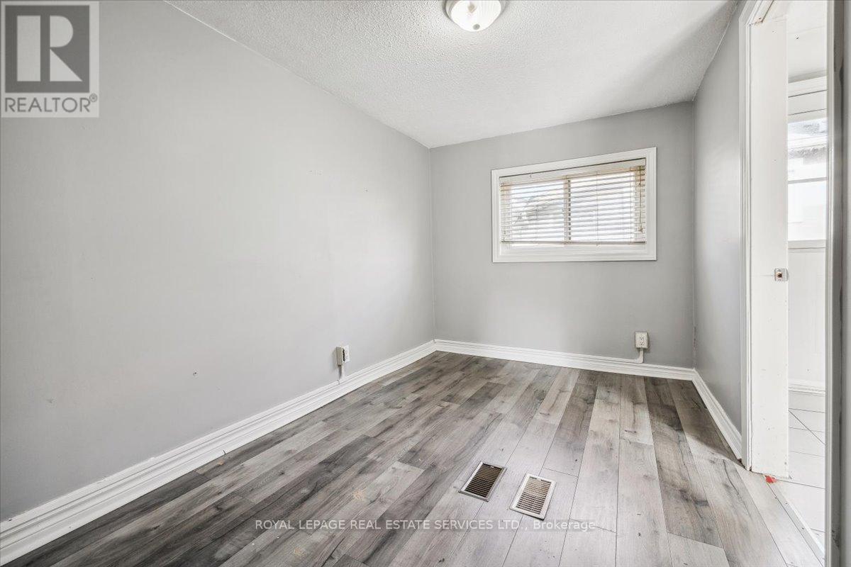 73 Vine Street S Property Photo 12