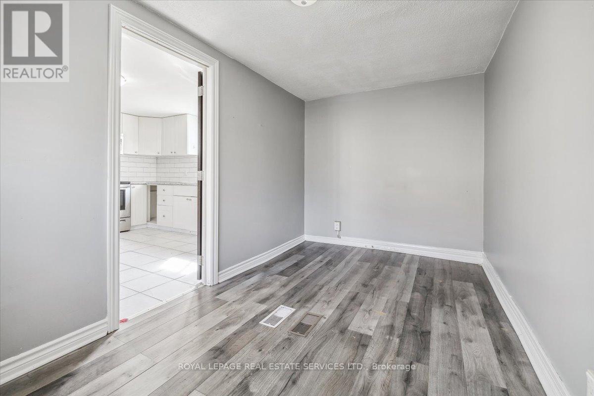 73 Vine Street S Property Photo 13