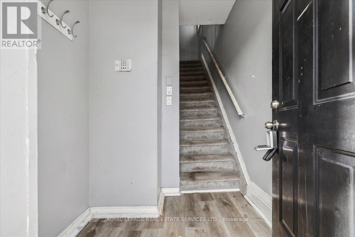 73 Vine Street S Property Photo 18