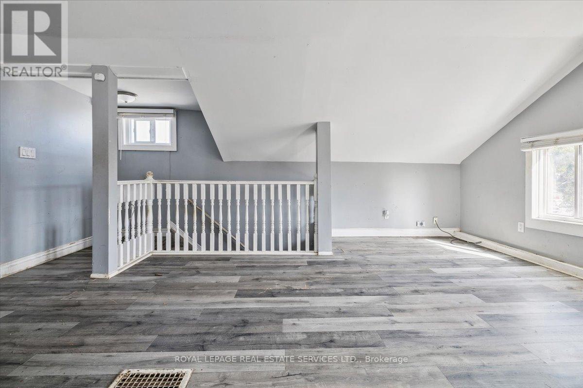 73 Vine Street S Property Photo 19