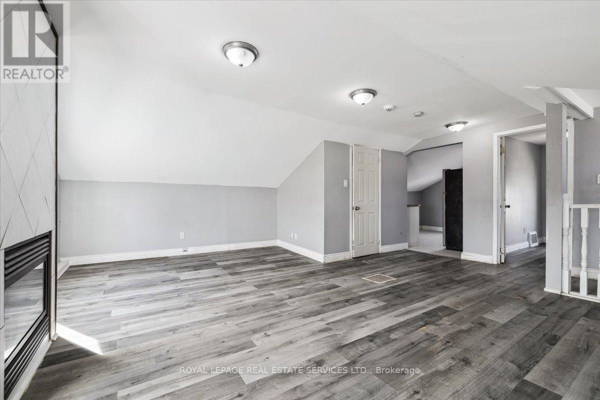 73 Vine Street S Property Photo 23