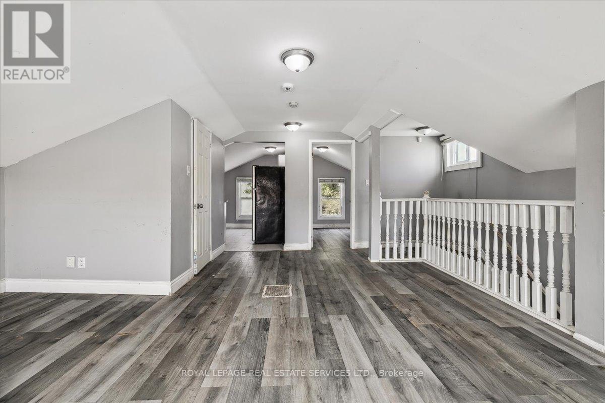 73 Vine Street S Property Photo 24