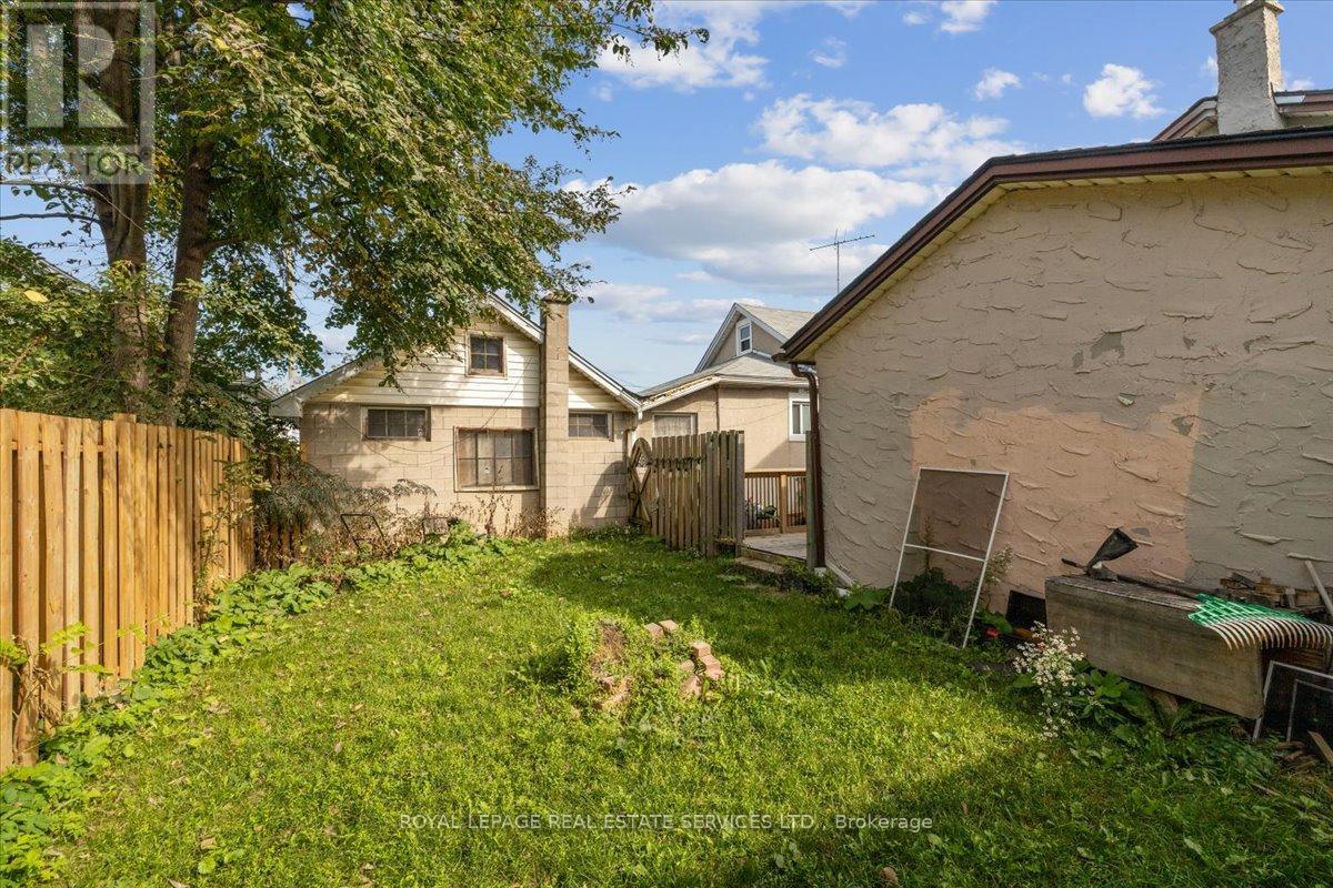 73 Vine Street S Property Photo 32