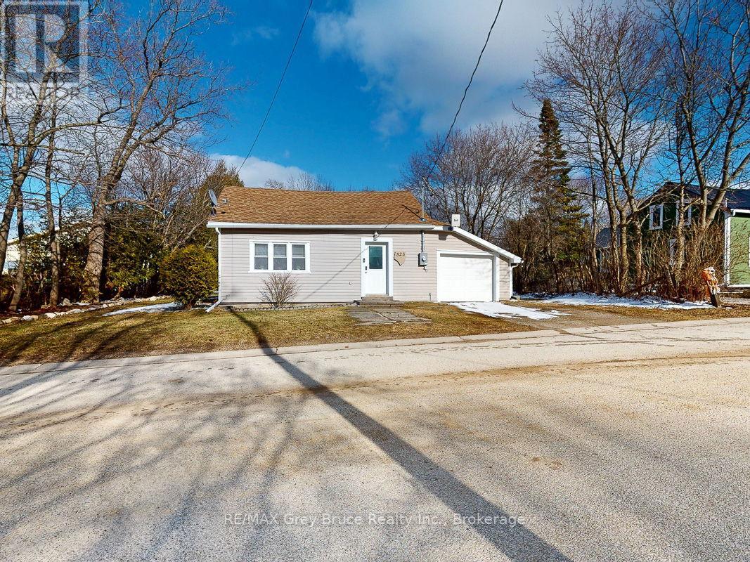 523 Tyson Street Property Photo 2