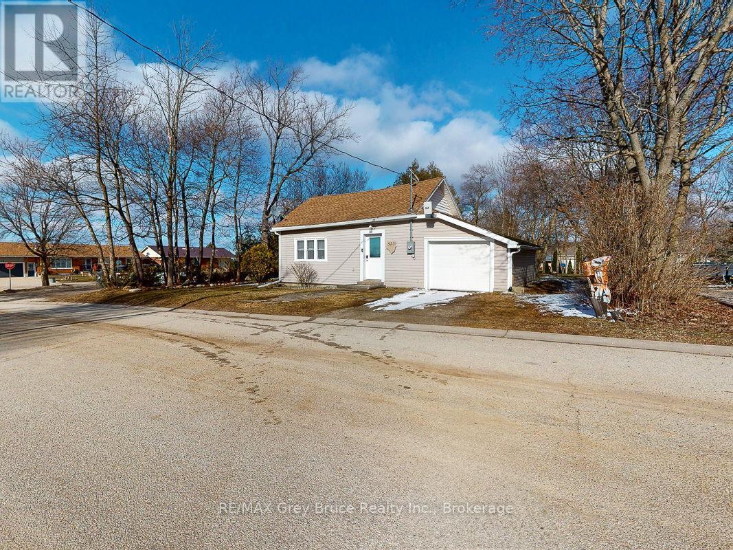 523 Tyson Street Property Photo 4