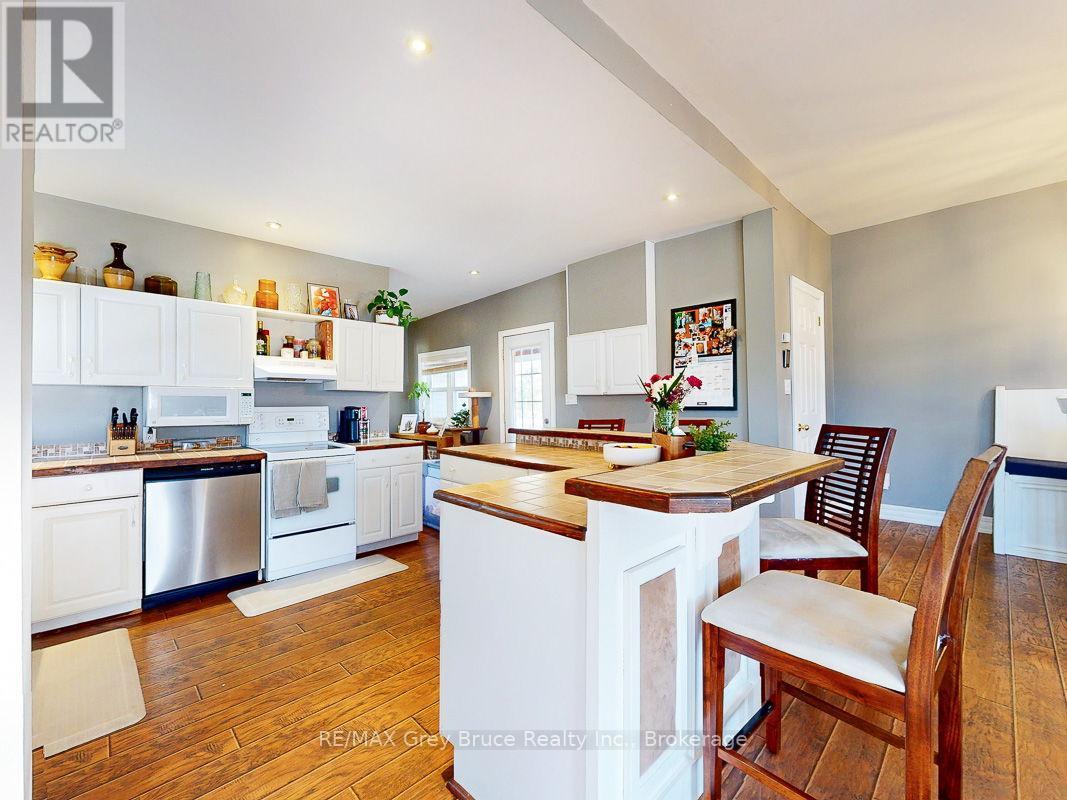 523 Tyson Street Property Photo 13