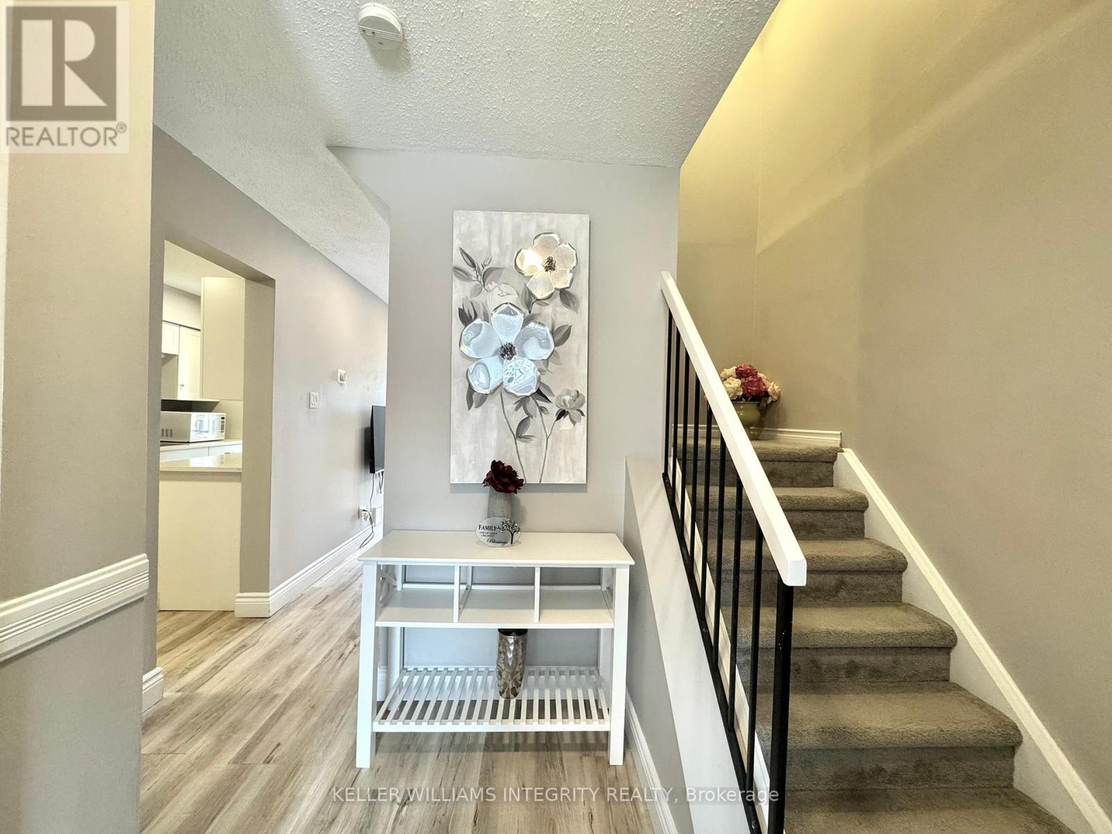 1584 Hoskins Crescent Property Photo 2