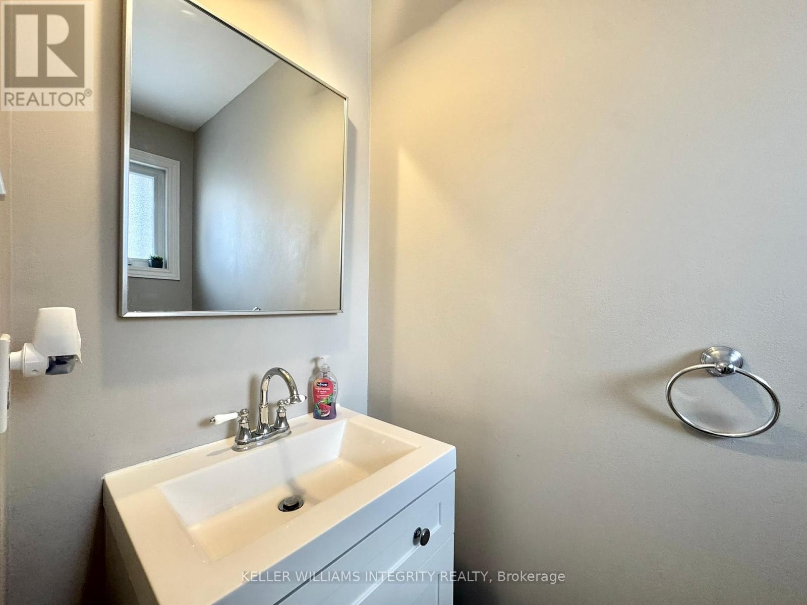 1584 Hoskins Crescent Property Photo 3