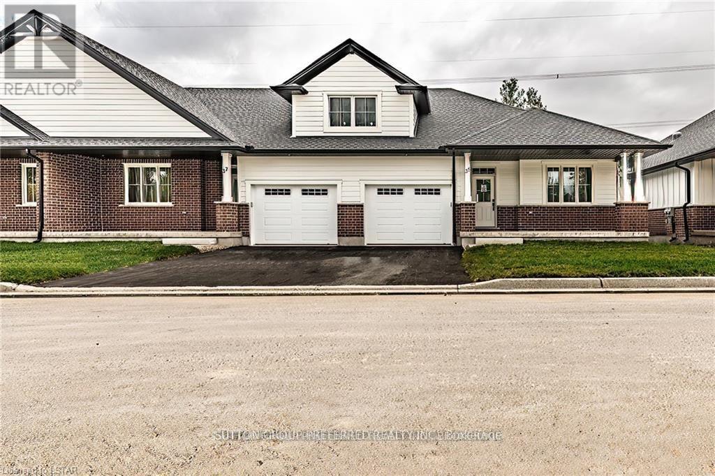 28 - 175 GLENGARIFF DRIVE Property Photo 1