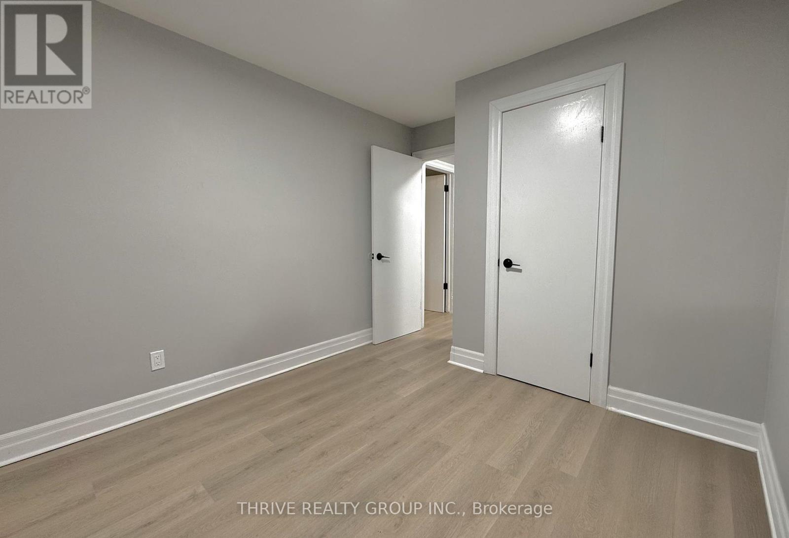 2 - 100 King Edward Avenue Property Photo 12