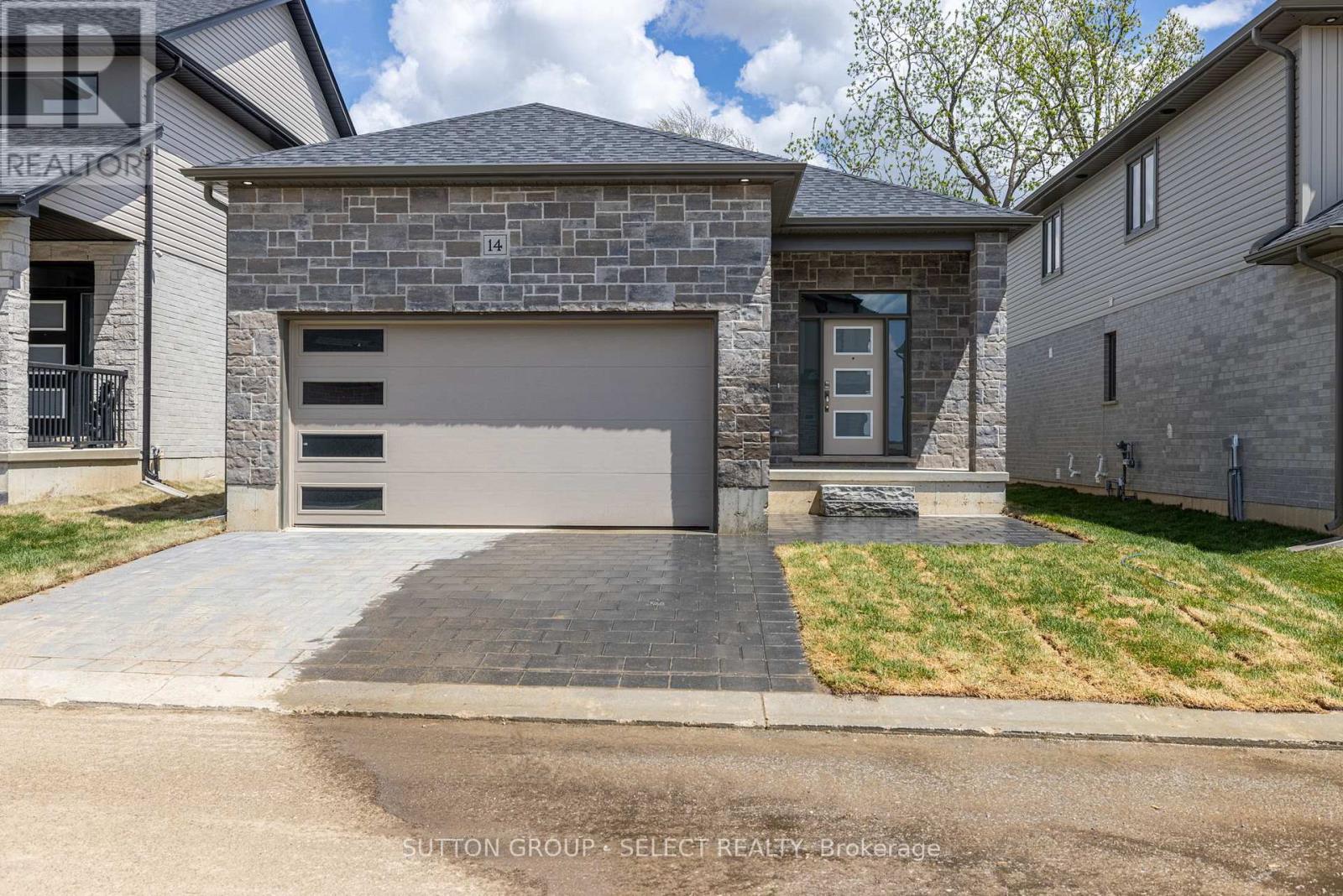 14 - 7966 Fallon Drive Property Photo 1