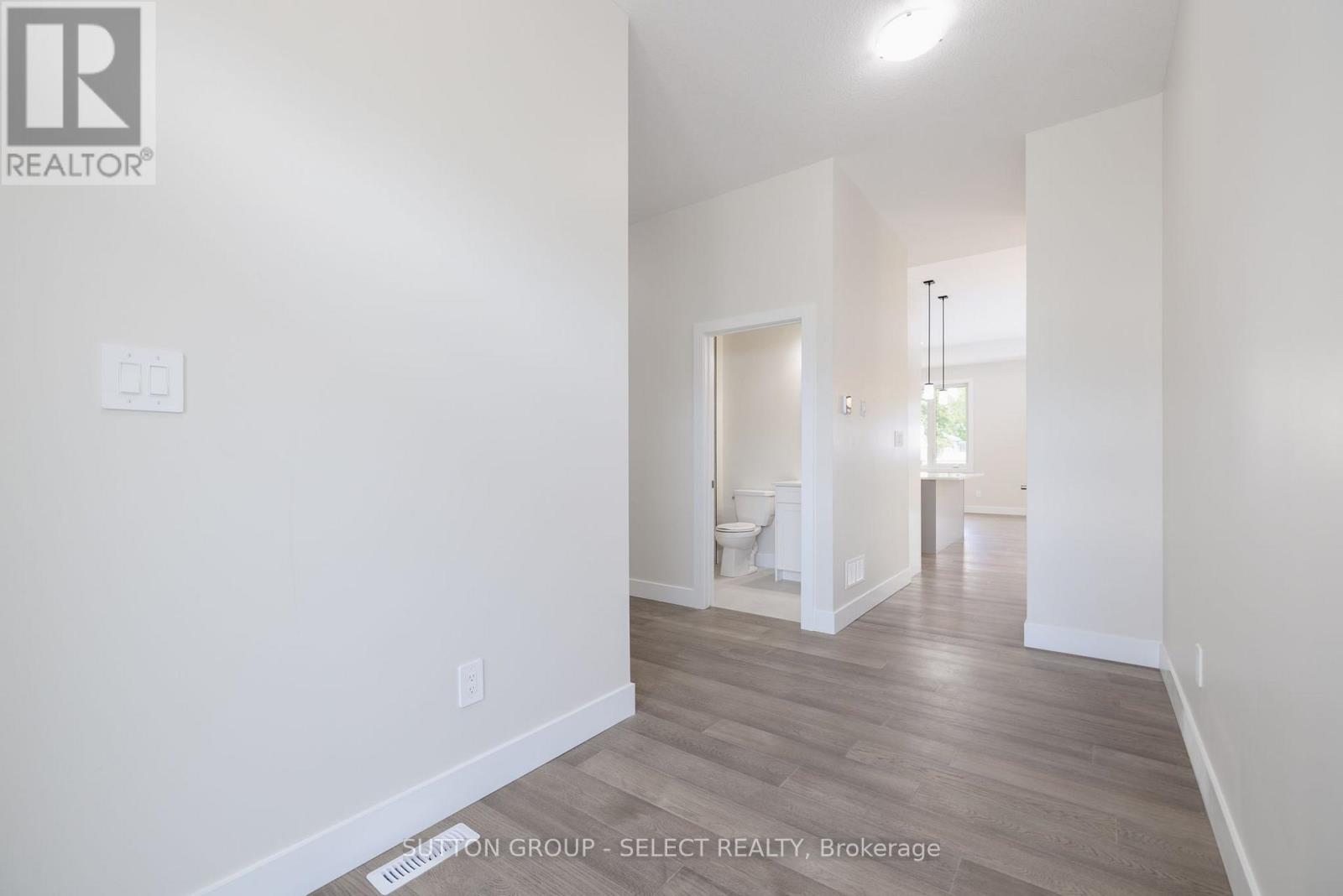14 - 7966 Fallon Drive Property Photo 3