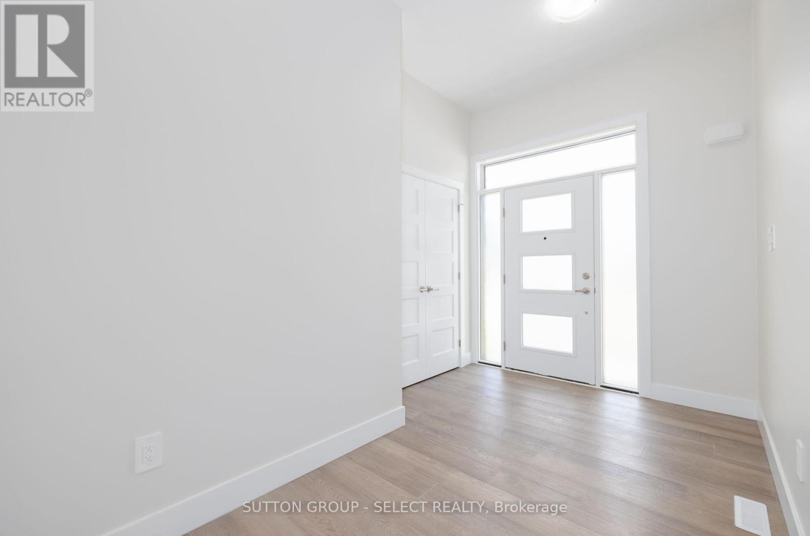 14 - 7966 Fallon Drive Property Photo 4