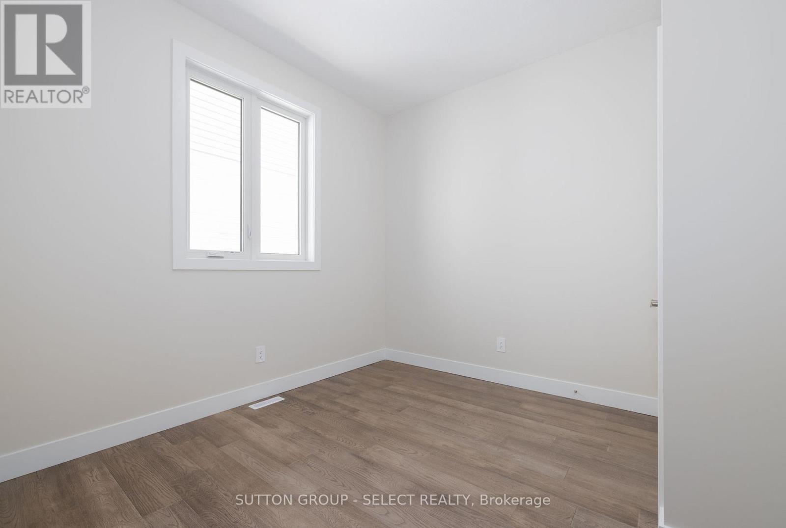 14 - 7966 Fallon Drive Property Photo 6